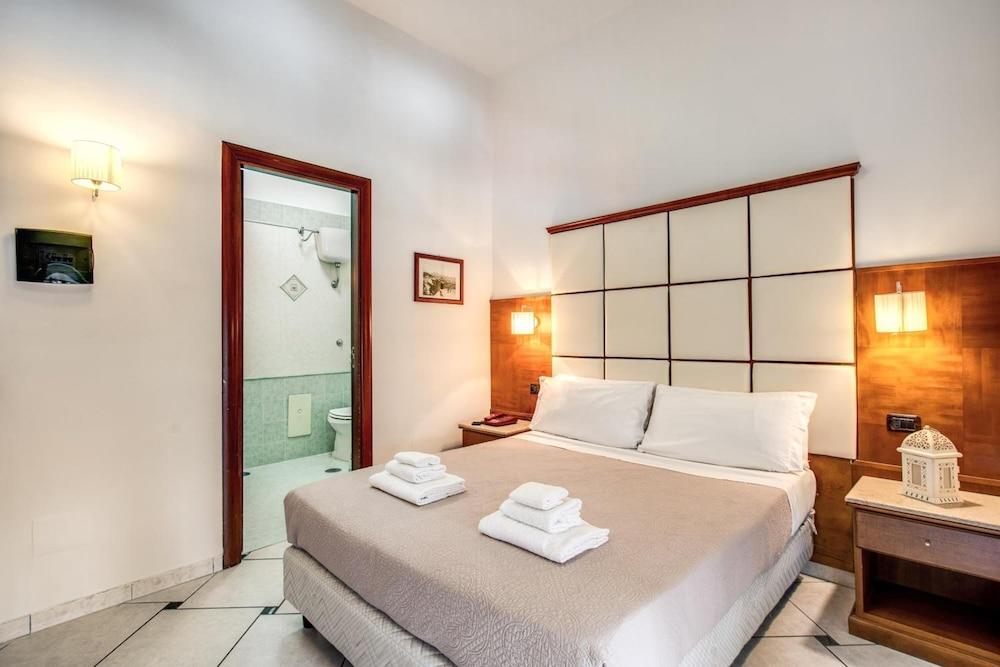 Garibaldi Suite Napels Buitenkant foto
