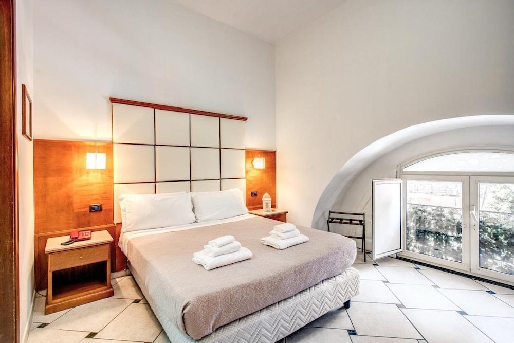 Garibaldi Suite Napels Buitenkant foto