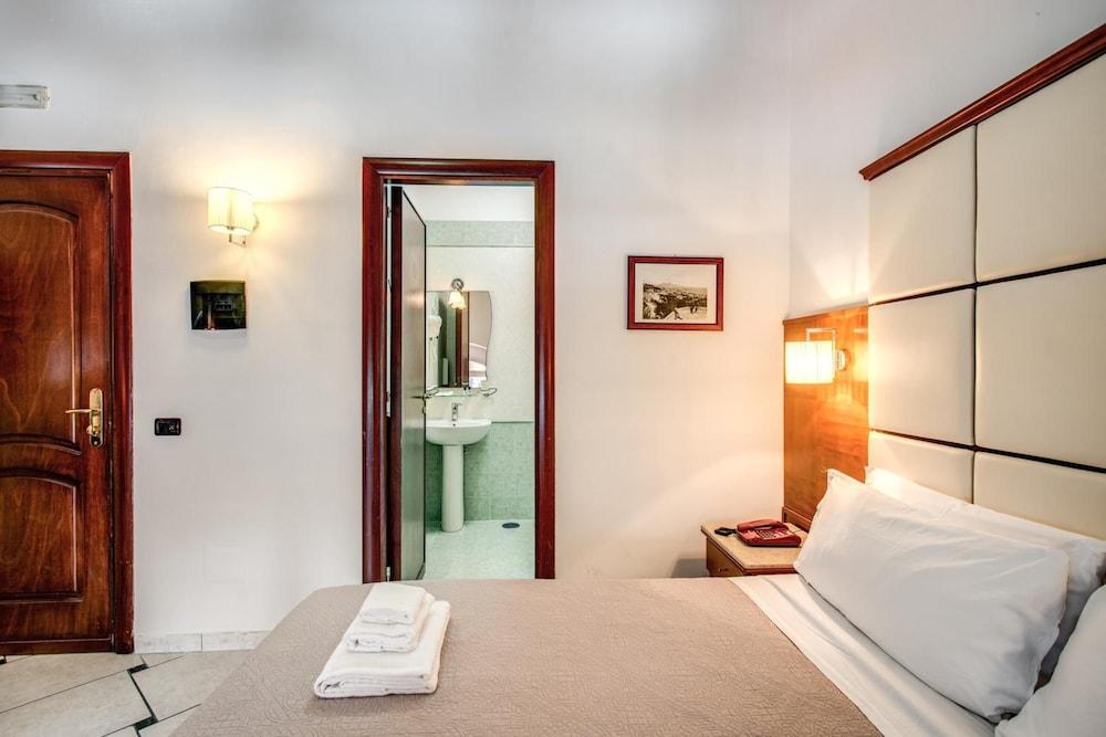 Garibaldi Suite Napels Buitenkant foto