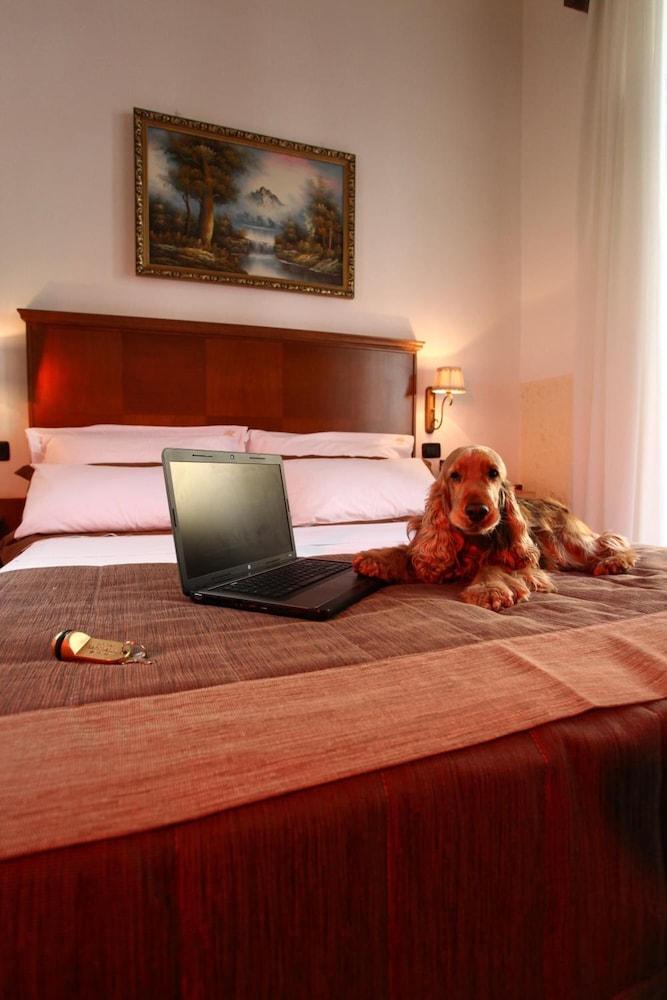 Garibaldi Suite Napels Buitenkant foto