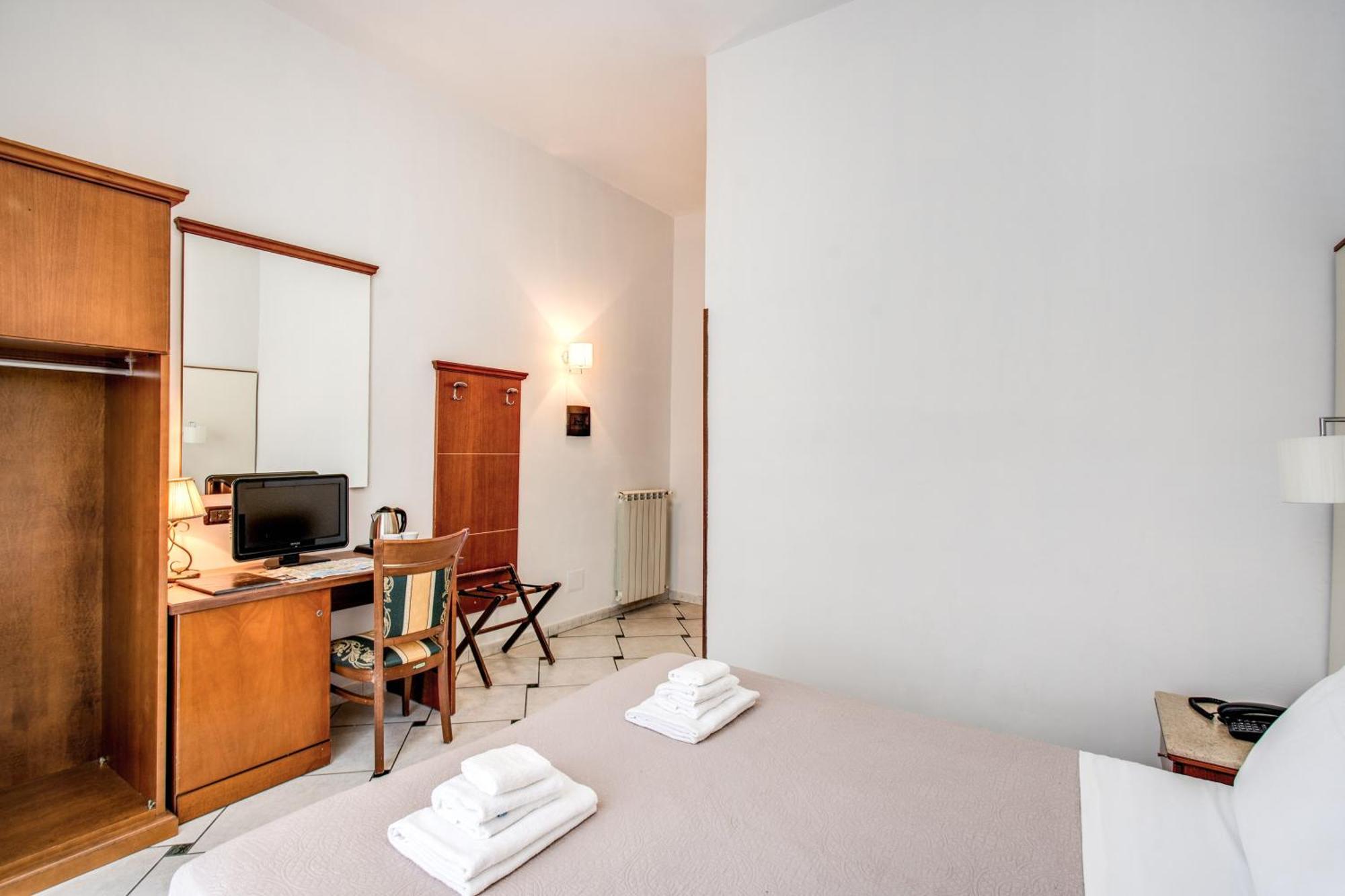 Garibaldi Suite Napels Buitenkant foto