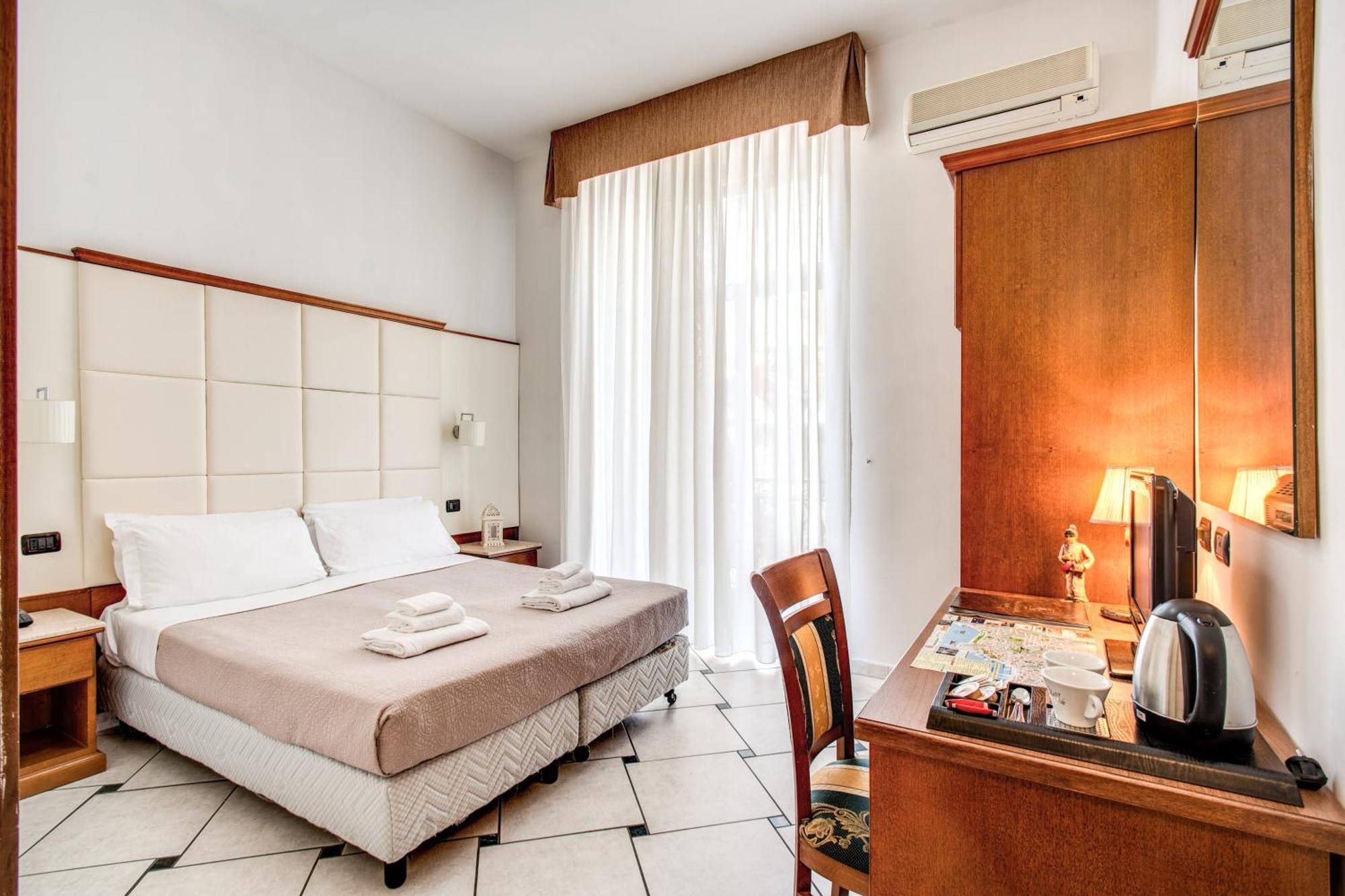 Garibaldi Suite Napels Buitenkant foto