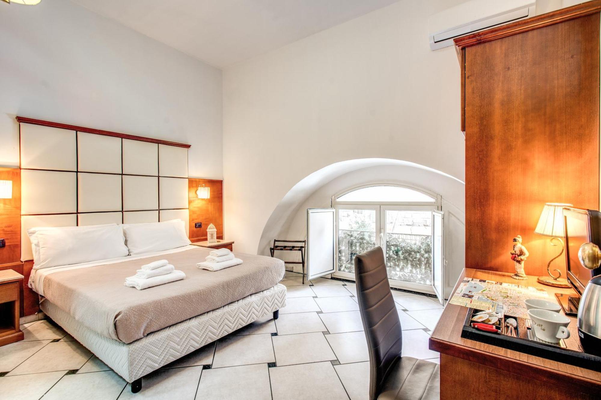 Garibaldi Suite Napels Buitenkant foto